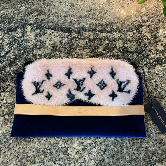 Louis Vuitton Pink Monogram Mink Sleeping Mask with COA - Picture 10 of 12